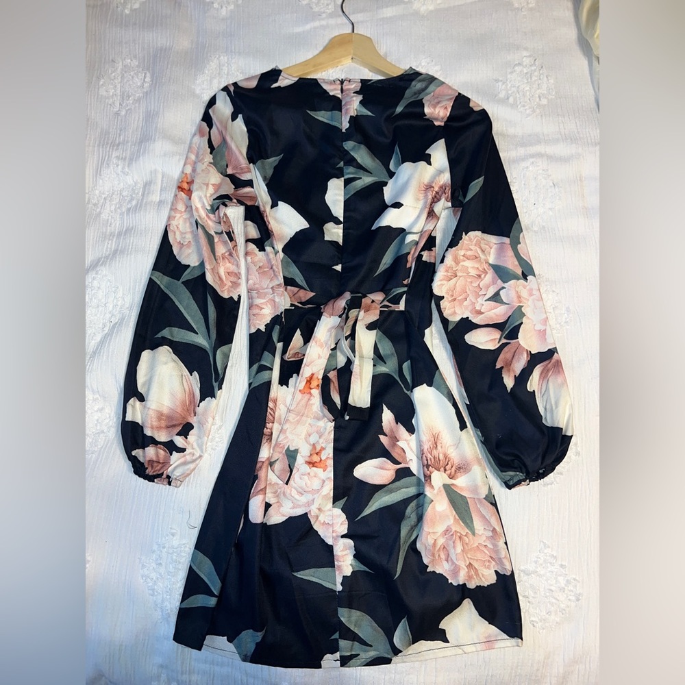 Parisian Works Elegant Multicolor Garment - Picture 2 of 3